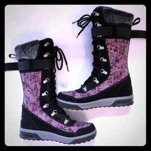 DC Dacha SZ 8 skull print suede boots!